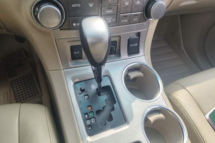 Used Toyota Highlander 2012 2.7L Two-Wheel Drive 7-Seater Luxury Edition
