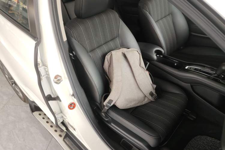Used Honda Vezel 2016 1.8L CVT Front-Wheel Drive Pioneer Edition Right Front Seat