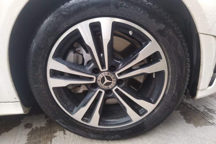 Used Mercedes-Benz C-Class 2019 C 260 Sport Edition Right Front Wheel Hub