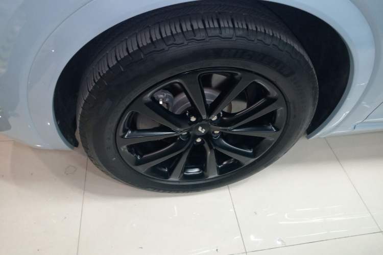 Used Li Auto ONE 2020 Extended-Range 6-Seater Version Left Front Wheel Hub