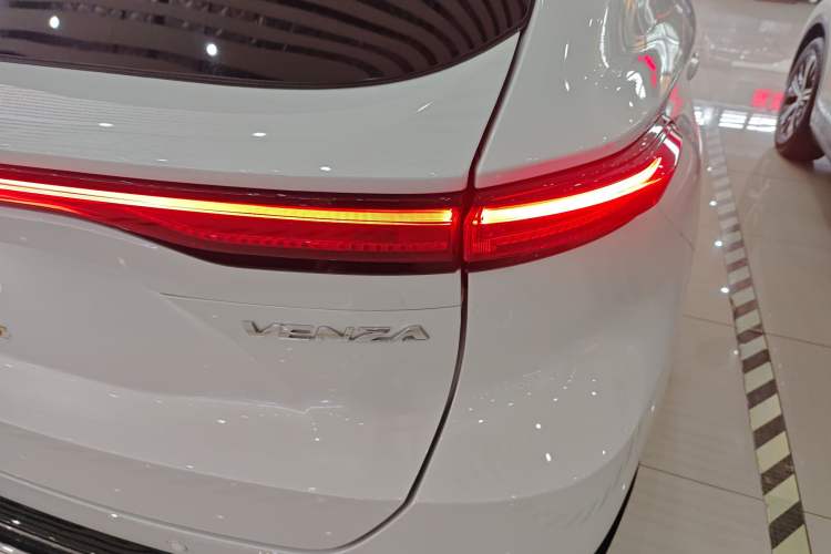 Used Toyota Venza 2022 2.0L CVT Two-Wheel Drive Prestige Edition