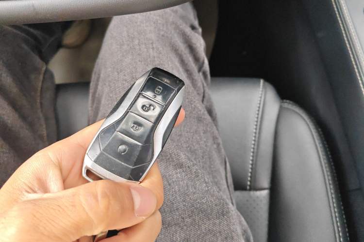 Used BYD Tang 2018 2.0T Automatic Smart Connect Prestige 7-Seater China V Standard Vehicle Key