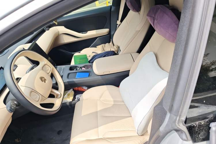 Used Nio ET5 2022 75 kWh Left Front Seat