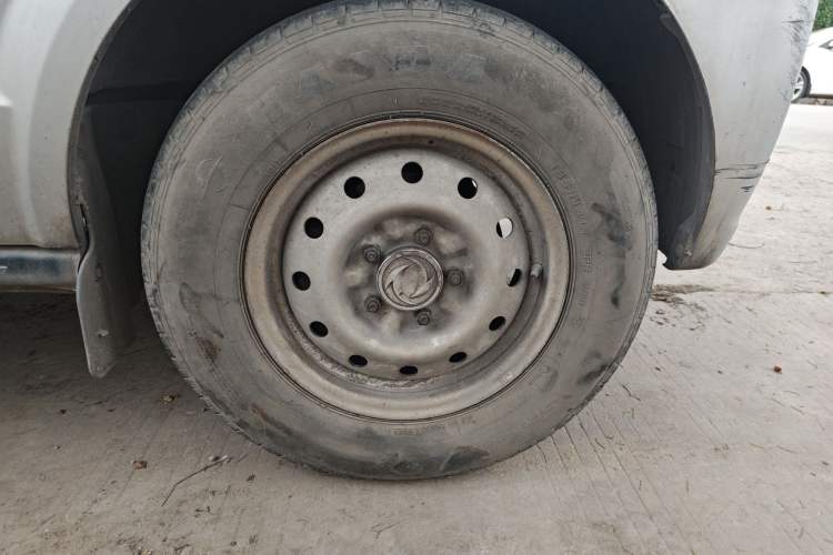 Used Dongfeng Xiaokang EC36 2018 Standard Model Camel Battery Right Front Wheel Hub