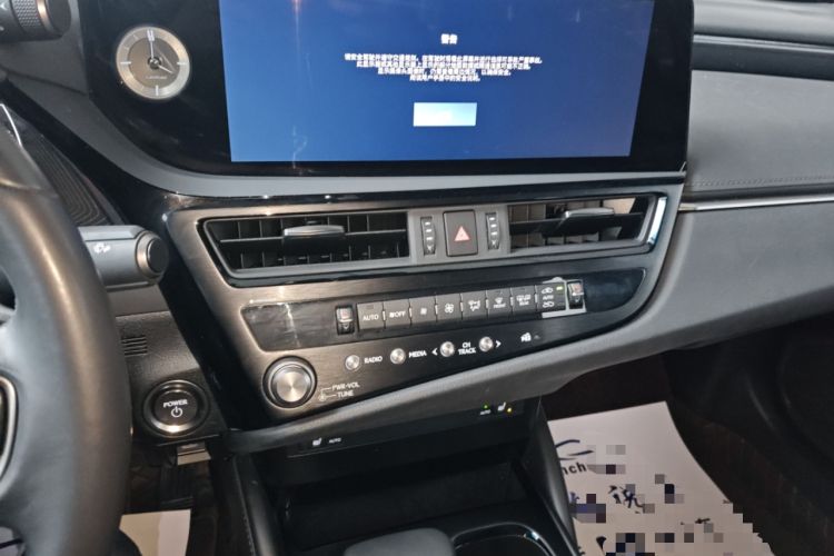 Used Lexus ES 2022 300h Excellence Edition Audio And AC Panel