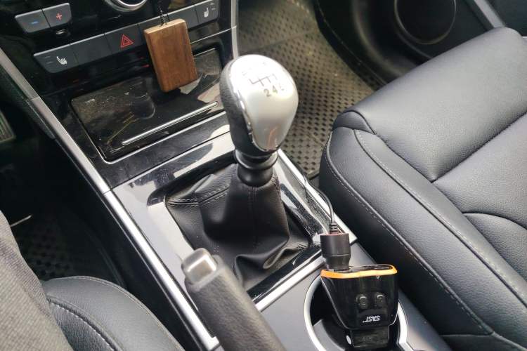 Used Haval H2 2014 1.5T Manual Two-Wheel Drive Elite Edition Gear Lever