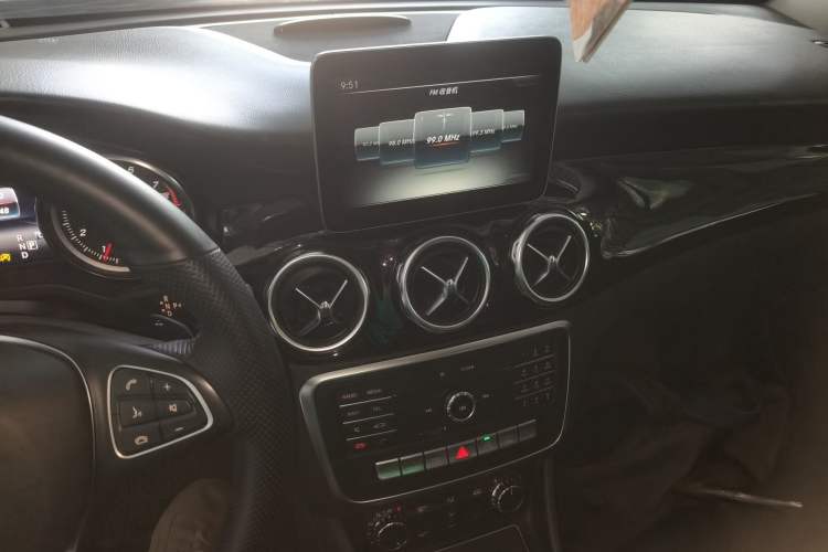 Used Mercedes-Benz GLA 2017 GLA 200 Sport Edition Audio And AC Panel