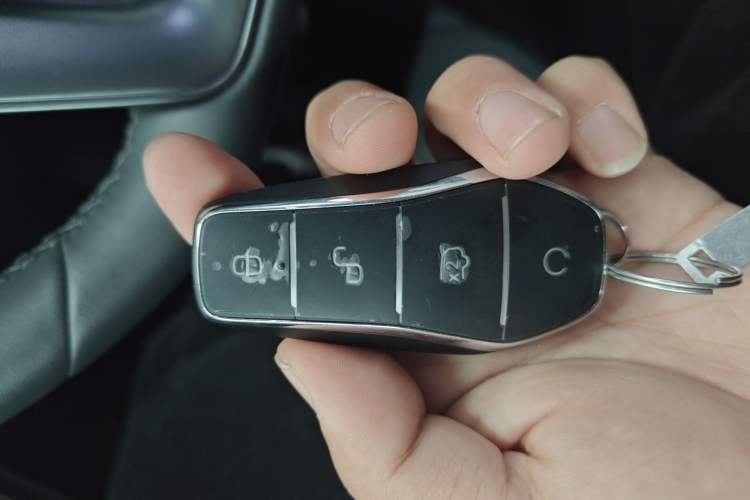 Used BYD Song L EV 2025 Intelligent Driving Version 662 km LiDAR Excellence Edition Vehicle Key