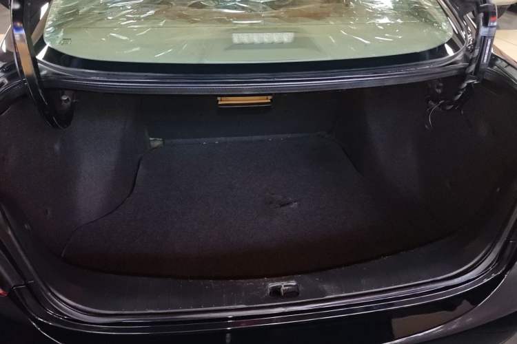 Used Nissan Sylphy 2012 Classic 1.6XE Automatic Comfort Edition Trunk