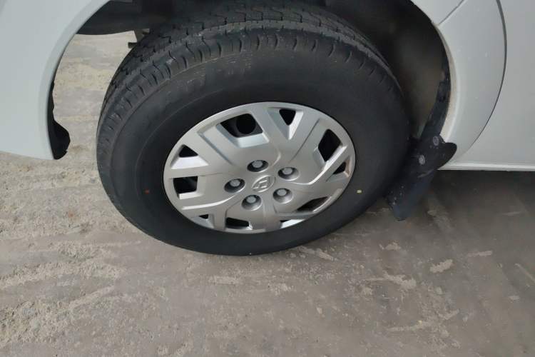 Used SAIC MAXUS Xintu V80 2024 Aotuntong Value Edition 6MT Short Wheelbase Mid-Height Roof 127 Ps 5/6 Seats
