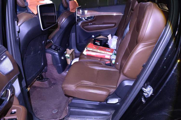 Used Volvo XC90 New Energy 2018 E-Drive Hybrid T8 Prestige 7-Seater Interior 4