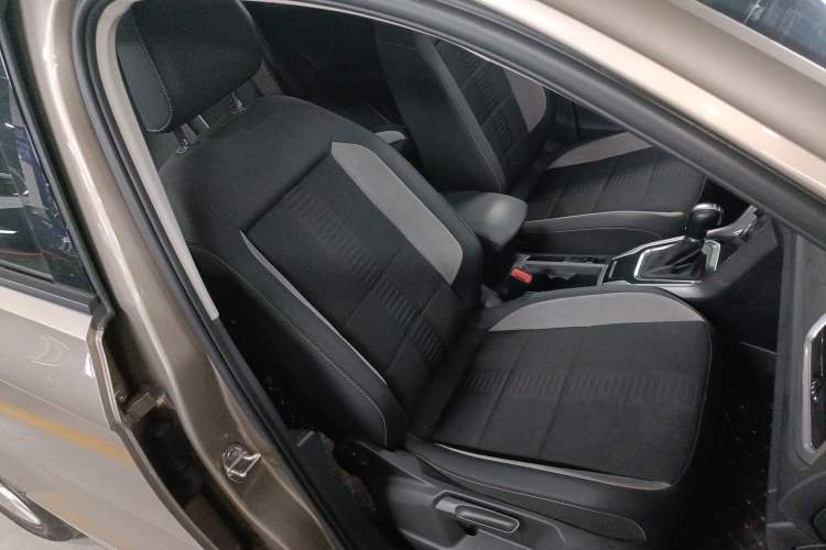 Used Volkswagen T-ROC 2020 280TSI DSG Two-Wheel-Drive Elite Version