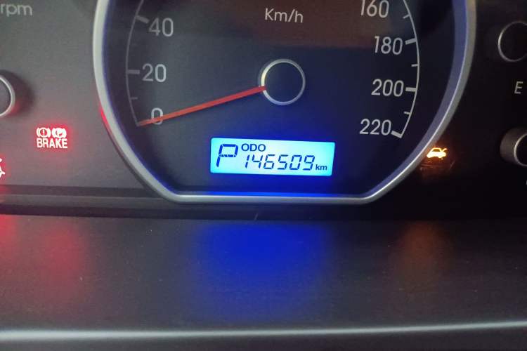 Used Hyundai Celesta 2011 1.6L Automatic Comfort Edition Odometer Close Up