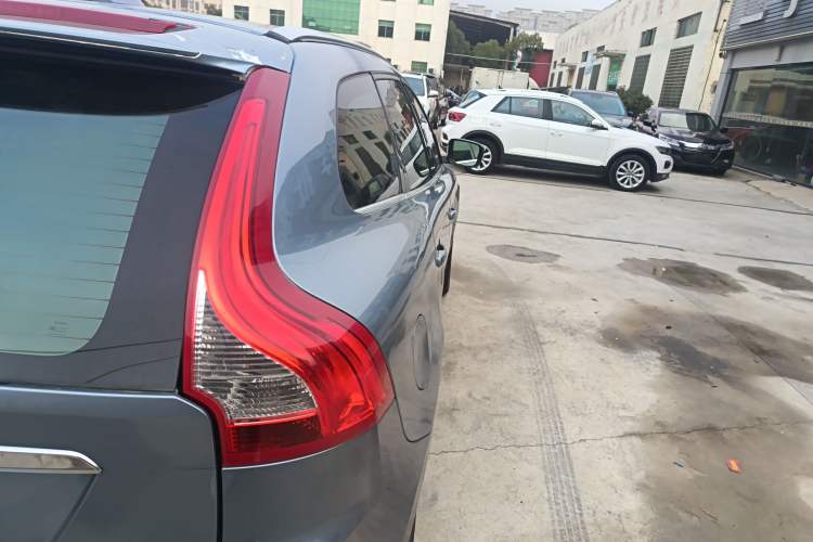 Used Volvo XC60 2017 T5 AWD Smart Version
