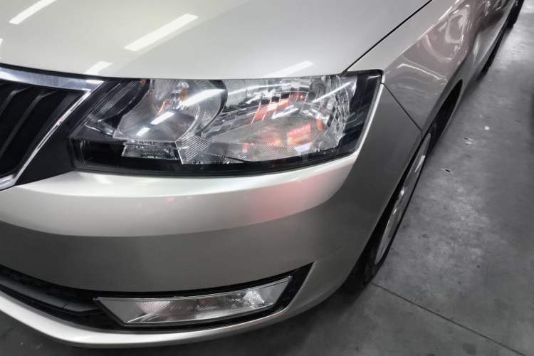 Used Skoda Rapid 2013 1.6L Automatic Smart Selection Model
