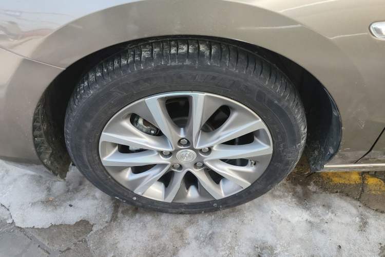 Used Buick GL6 2021 323T Mild Hybrid Connect Luxury Model Left Front Wheel Hub