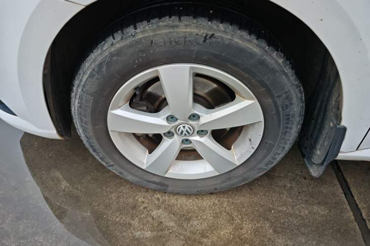 Used Volkswagen Lavida 2015 1.6L Automatic Fashion Edition Exterior 4