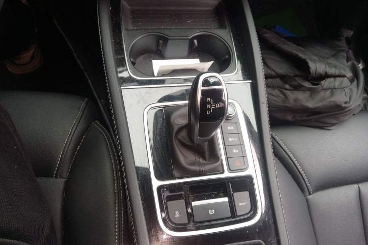 Used BYD Song MAX 2019 1.5T Automatic Smart Connect ZhiLian RuiDong Model 7 Seats China V Emission Standard Gear Lever