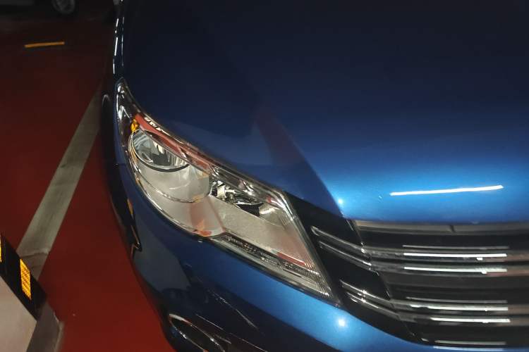 Used Volkswagen Tiguan 2010 1.8TSI Automatic All-Wheel-Drive Elite Edition Right Front Headlight