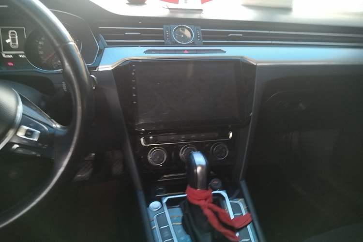 Used Volkswagen Magotan 2019 280TSI DSG Leading Model China VI Standard Audio And AC Panel