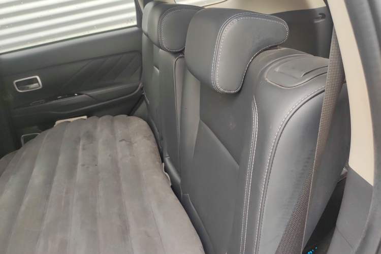 Used Mitsubishi Outlander 2019 2.0L Two-Wheel Drive Comfort Edition 5 Seats China V Standard Left Rear Seat