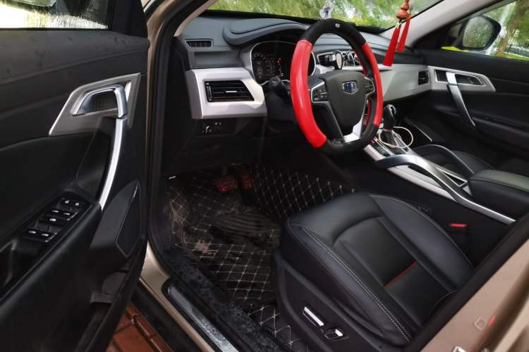 Used Geely Auto Emgrand X7 Sport 2018 1.8TD Automatic Two-Wheel Drive Smart Connect 4G Internet Edition
