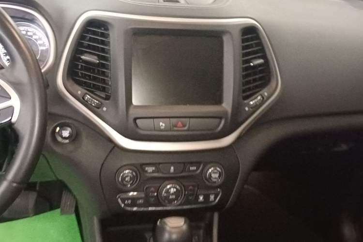 Used Jeep Cherokee 2016 2.0L Superior Edition
