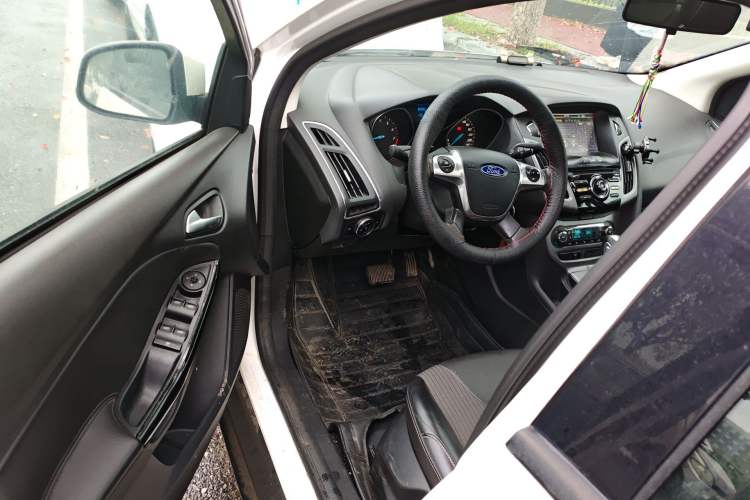 Used Ford Focus 2012 Sedan 1.6L Automatic Fashion Edition Driver Seat