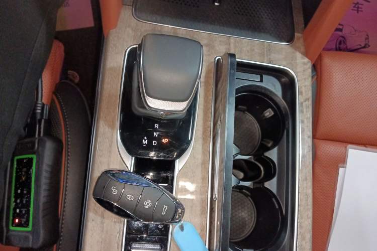 Used Hongqi HS7 2023 2.0T Automatic All-Wheel Drive Flagship Edition 7 Seats Gear Lever