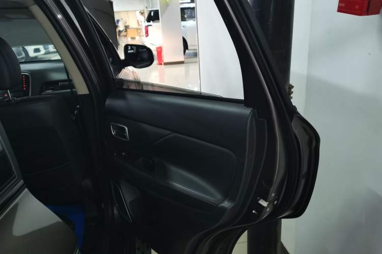 Used Mitsubishi Outlander 2017 2.0L Two-Wheel Drive Glory Edition 5 Seats
