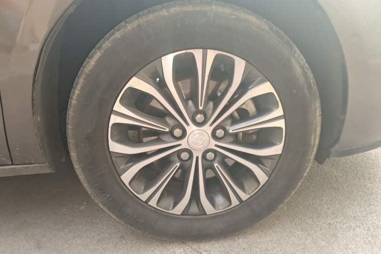 Used Buick GL8 2021 Land Cruiser Executive Class 652T Smart Luxury Model Right Front Wheel Hub