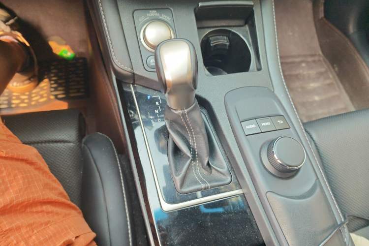 Used Lexus ES 2015 300h Comfort Edition Gear Lever