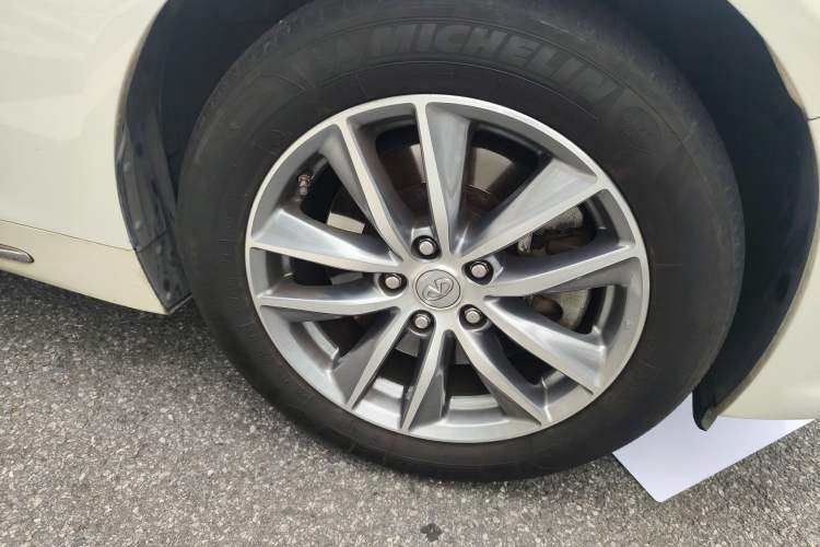 Used Infiniti Q50L 2015 2.0T Enjoyment Edition Right Front Wheel Hub