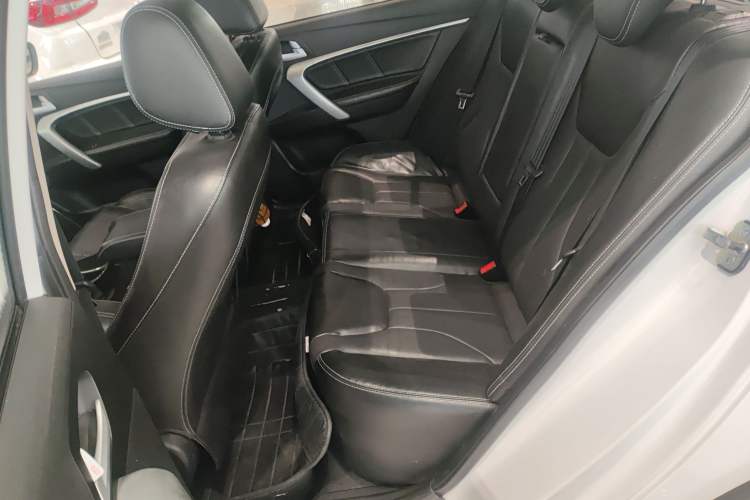 Used Geely Auto Emgrand 2016 Sedan 1.5L CVT Upward Version
