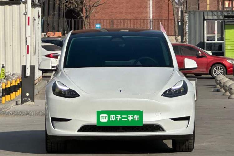 Used Tesla Model Y 2023 Long-Range All-Wheel-Drive Version
