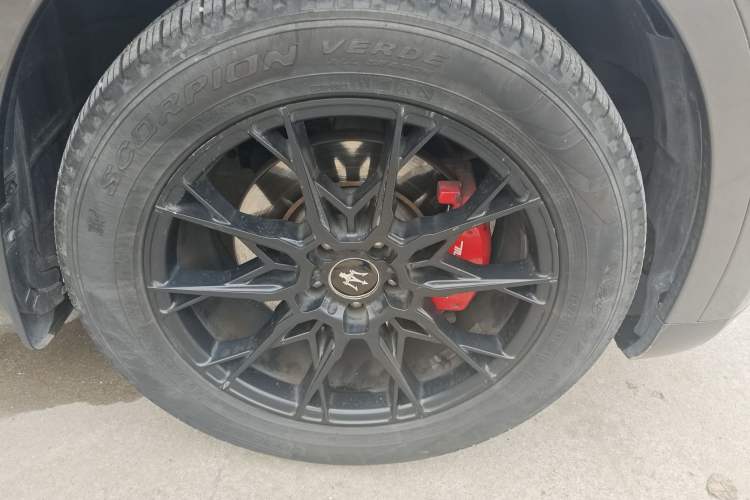 Used Maserati Levante 2016 3.0T Standard Edition Right Front Wheel Hub