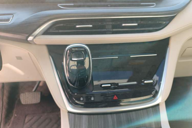 Used Buick GL8 2022 ES Landtrek 653T Comfort Edition