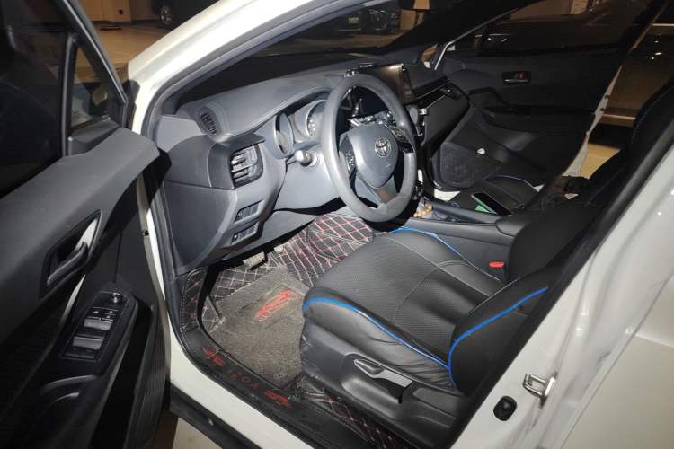 Used Toyota C-HR 2018 2.0L Elite Version China VI Standard Driver Seat