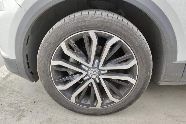 Used Volkswagen T-ROC 2018 280TSI DSG Four-Wheel Drive Luxury Version China V Emission Standard Left Front Wheel Hub