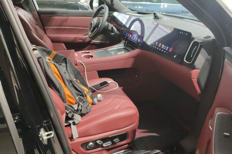 Used Hima AITO M8 2025 Model Pure Electric Max+ Six-Seat Four-Wheel-Drive Version