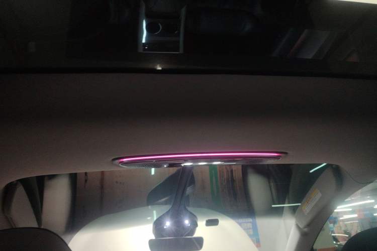 Used IM LS7 2023 90 kWh Elite Rear-Drive Version Headliner