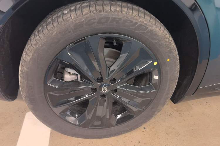 Used Hima Luxeed R7 2026 Model Range-Extending Max Exterior 5