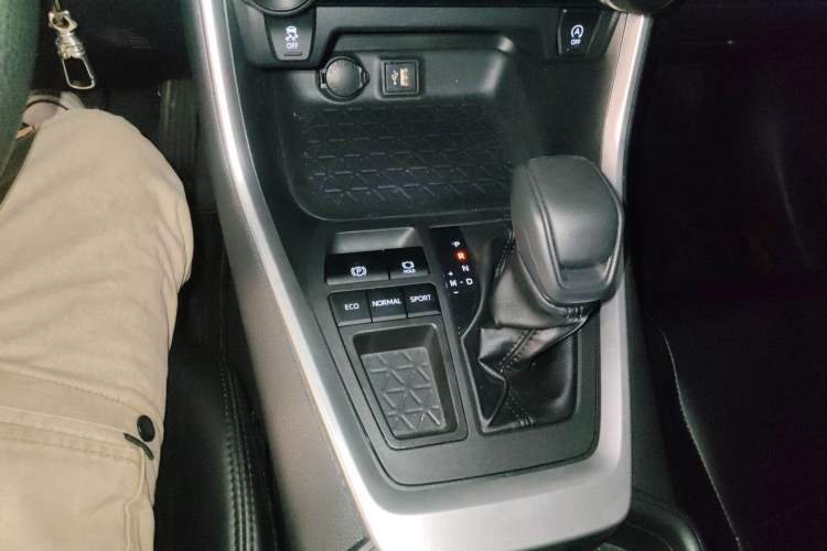 Used Toyota RAV4 2023 2.0L CVT Two-Wheel Drive Urban Edition Gear Lever