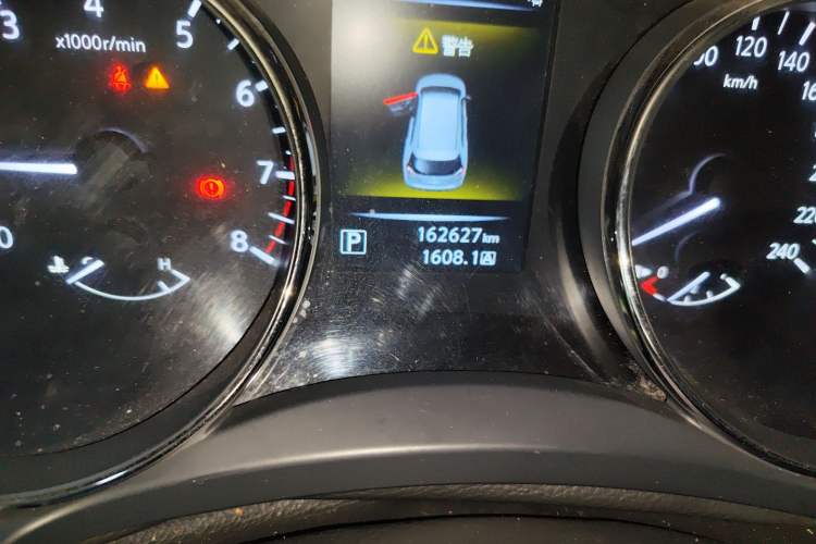 Used Nissan X-Trail 2015 2.5L CVT Leading MAX Edition 4WD Odometer Close Up