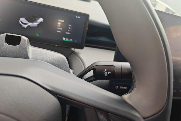 Used Lynk & Co Z20 2025 530 km Range Rear-Wheel Drive Max Gear Lever