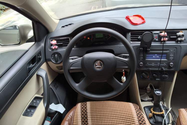 Used Skoda Rapid 2015 1.6L Automatic Smart Selection Model