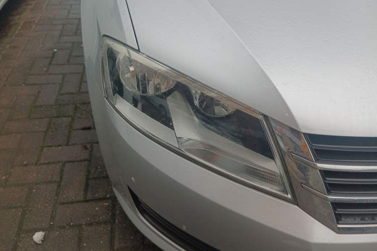 Used Volkswagen Lavida 2013 1.6L Manual Fashion Edition Right Front Headlight