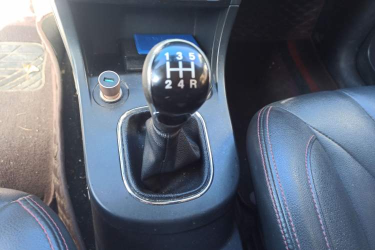 Used Dongfeng Fengon 370 2016 1.5L Manual Luxury Version SFG15-05 7 Seats