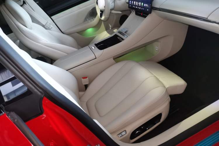 Used Hima Luxeed S7 2025 785 km Ultra