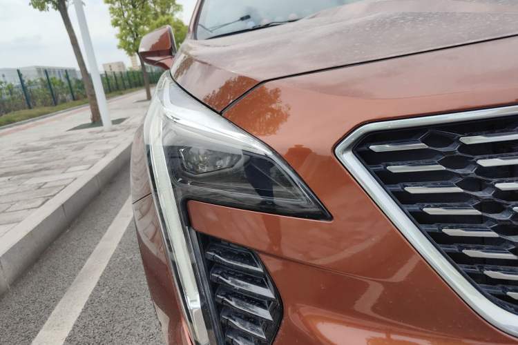 Used Cadillac XT4 2018 28T Two-Wheel Drive Leading Sport Model Right Front Headlight